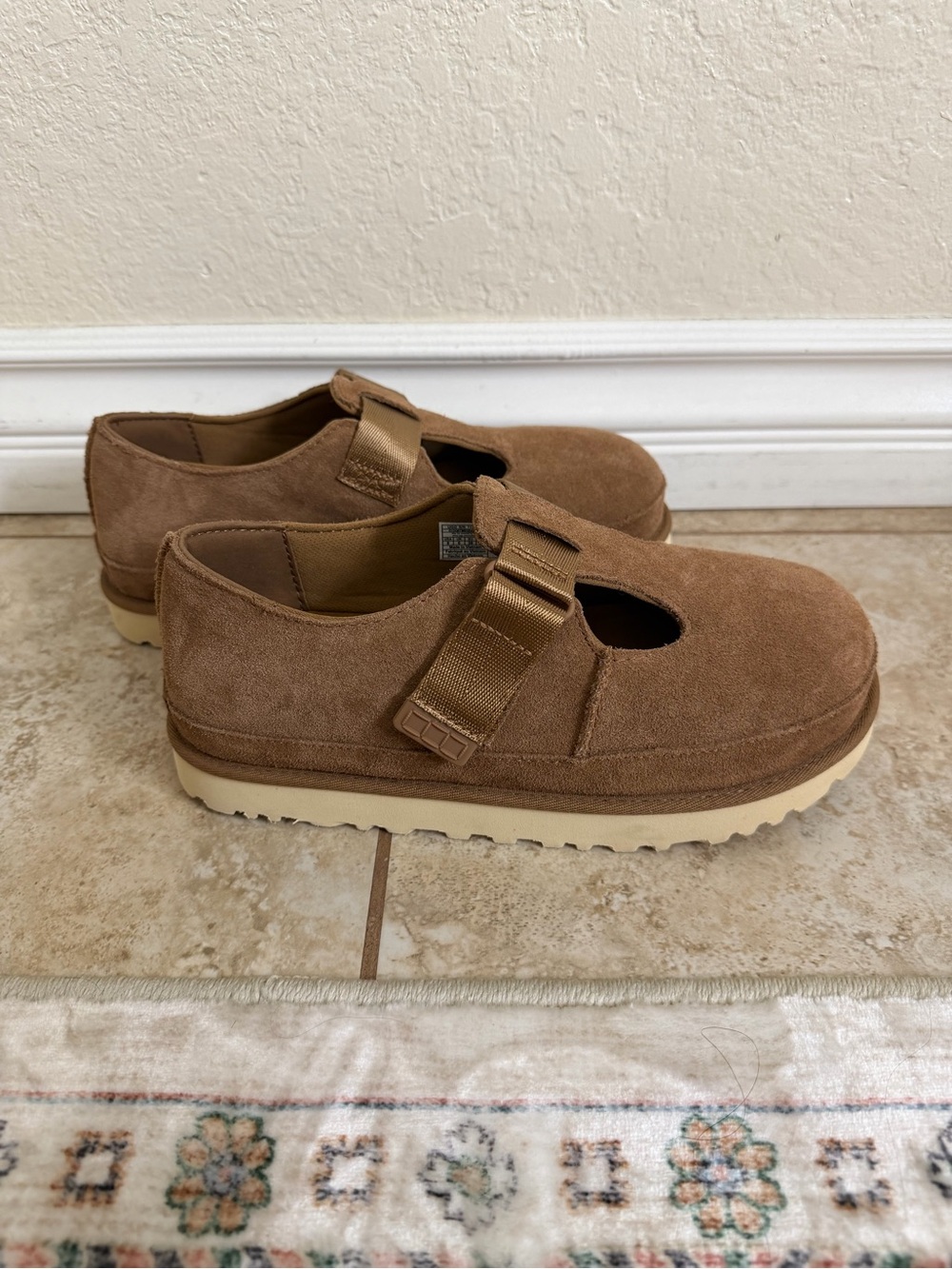 New UGG® Goldenstar Mary Jane Slip-On Clogs size 8 - Picture 10 of 15
